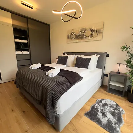 Riverstone Retreat 아파트